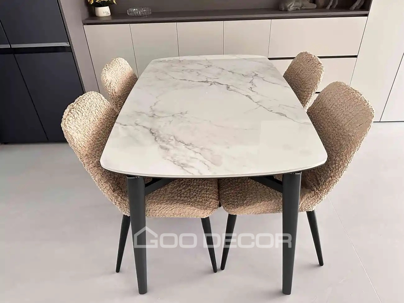 Ghế ngồi bàn ăn bọc vải bong bóng màu trắng kem