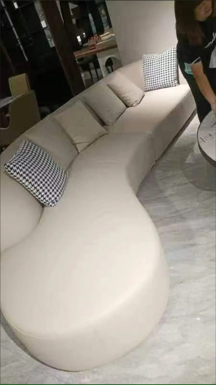 Ghế sofa trắng sữa trước khi bọc lại